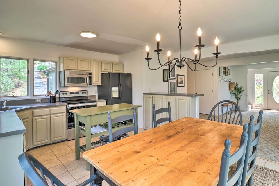 Kitchen | Fully Equipped w/ Cooking Basics
