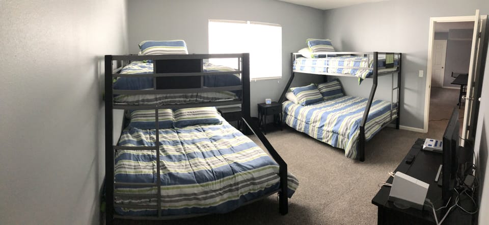 Downstairs Bedroom - 2 Bunk beds (Twin over Full) with video game set up
