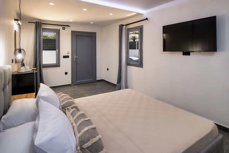 Basic Room | In-room safe, soundproofing, free WiFi, bed sheets
