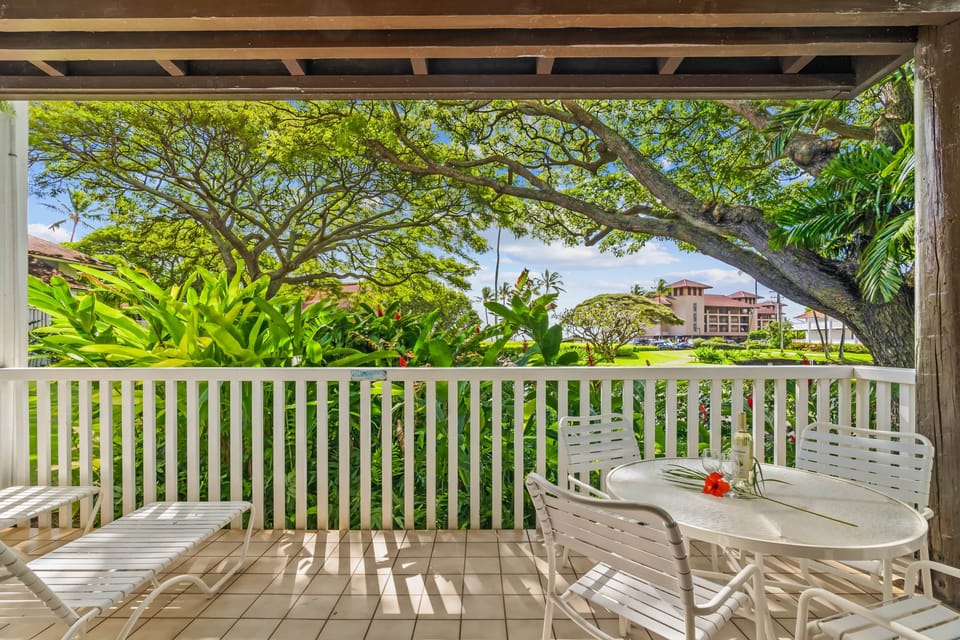 Lanai-Breathe in the beauty of nature from this serene balcony view.Perfect for relaxation!!