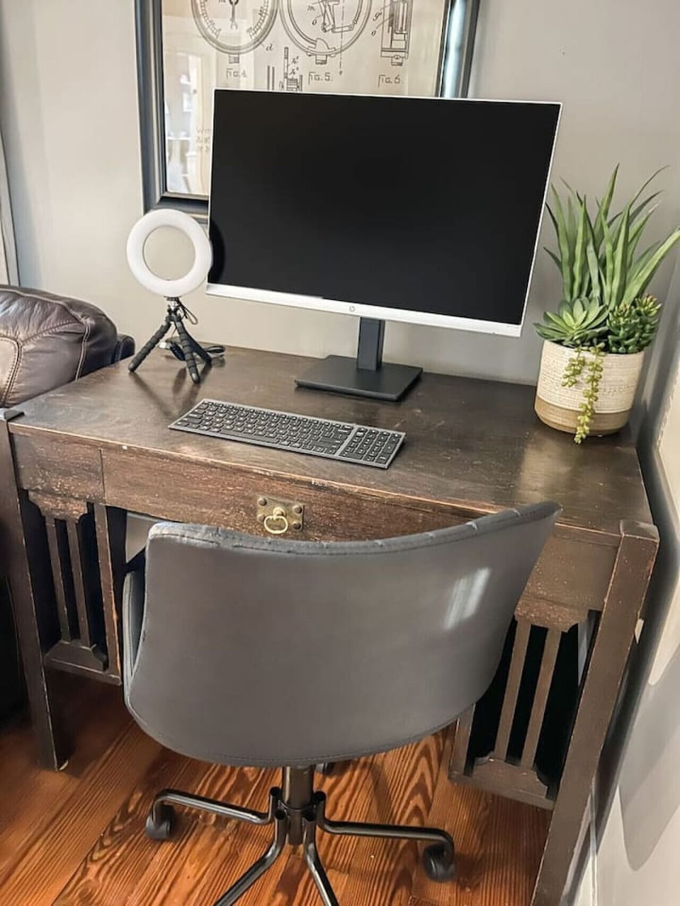 WFH, but make it comfy. Higgins Downtown Depot’s second living room workspace includes a monitor, keyboard, and light—ready for real productivity in New Bern.