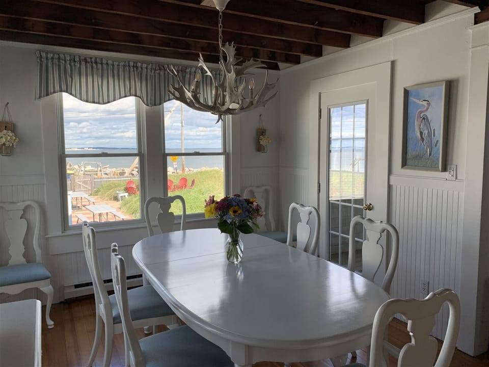 Open concept dining room off of kitchen