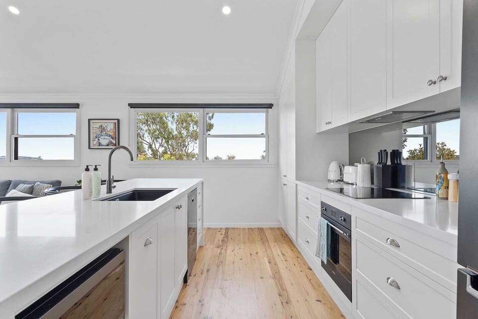 'Aarini Cottage' - 600m to stunning MacMasters Beach, Coastal Walks & Cafes - the ultimate beachside escape!
