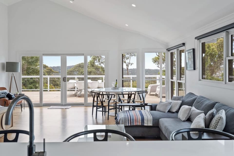'Aarini Cottage' - 600m to stunning MacMasters Beach, Coastal Walks & Cafes - the ultimate beachside escape!