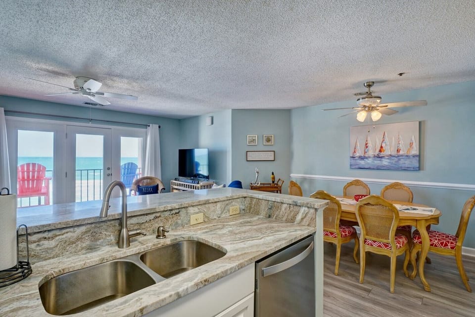 Kitchen/Dining Area