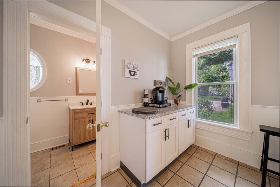 Coffee Bar/Serving area