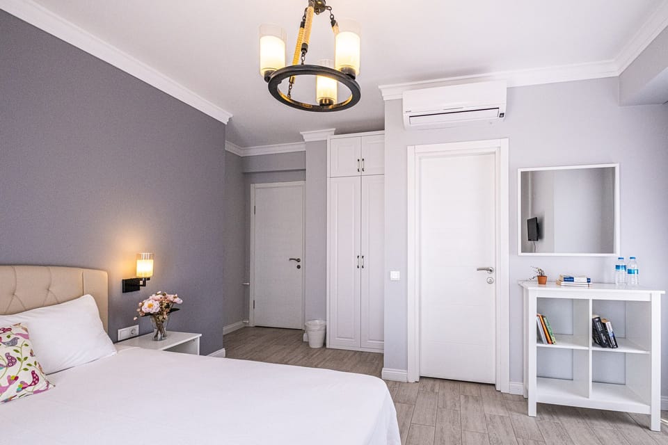 Comfort Room | Desk, blackout drapes, free WiFi, bed sheets