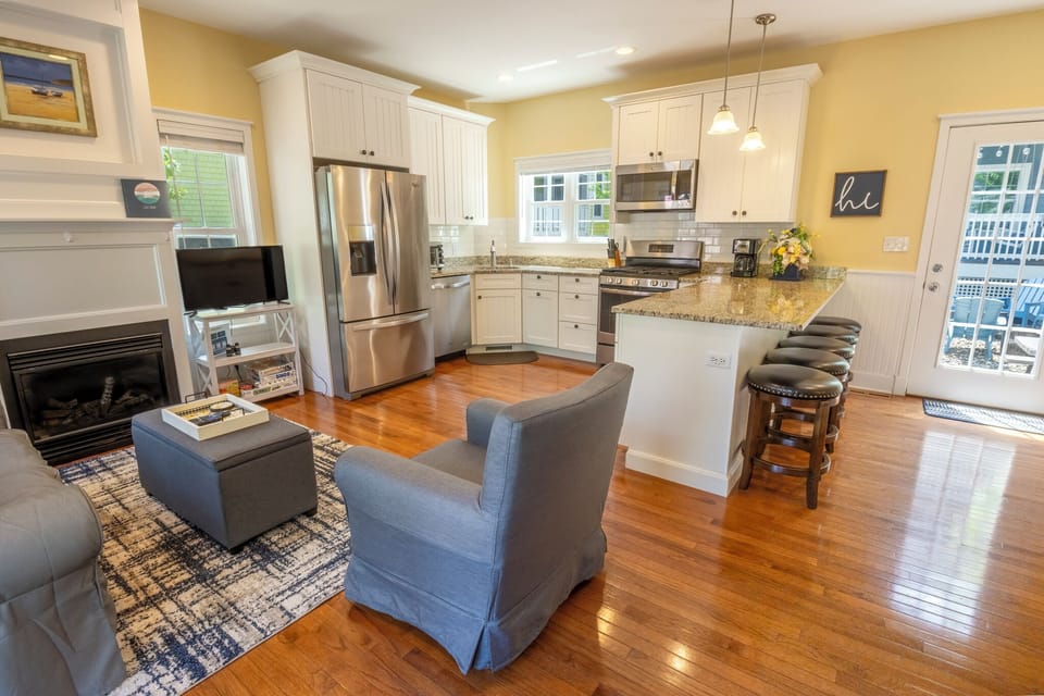Main Level | Kitchen | Living Room