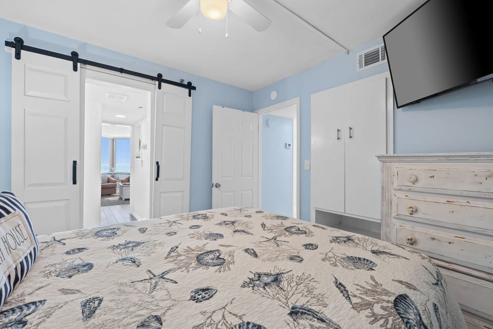 CEILING FANS, NEW HVAC UNIT YOU WILL BE COOL AS A CUCUMBER
