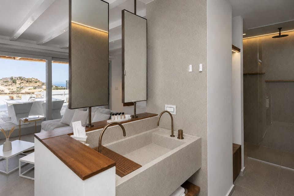 Sea View Deluxe Suite with Hot Tub | Premium bedding, memory foam beds, minibar, desk