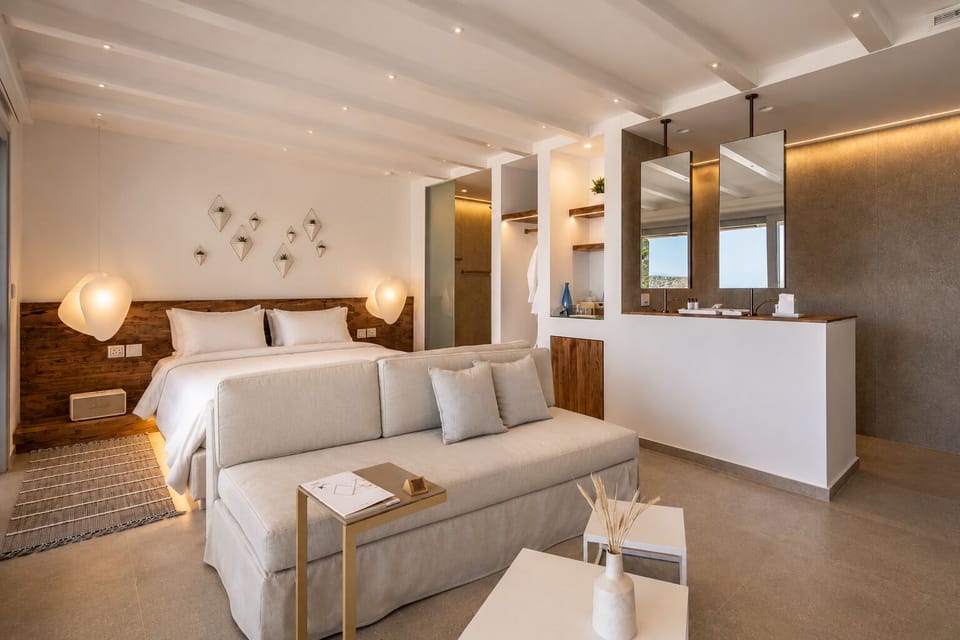 Sea View Deluxe Suite with Hot Tub | Premium bedding, memory foam beds, minibar, desk