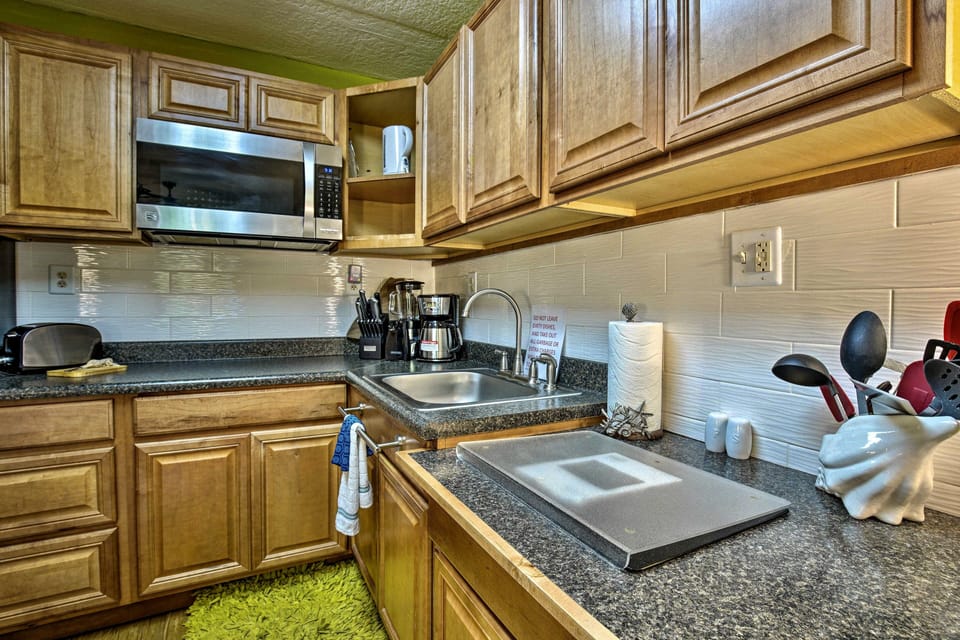 Studio | Private kitchen | Fridge, coffee/tea maker, toaster