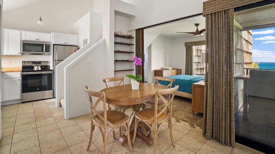 Sealodge at Princeville #G5 - Ocean View Dining Room & Lanai - Parrish Kauai