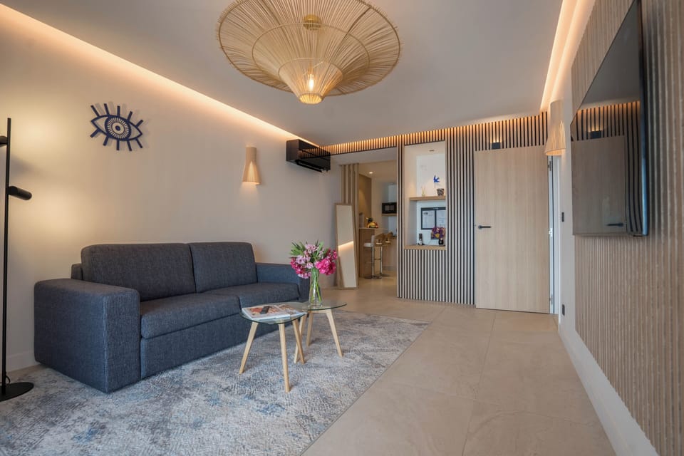 Luxury Villa, 2 Bedrooms, Beach View, Beachside | Living area | Smart TV