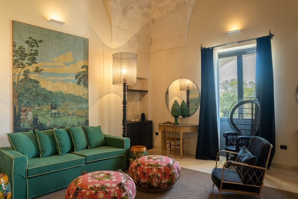 Exclusive Suite | Minibar, WiFi (free), bed sheets