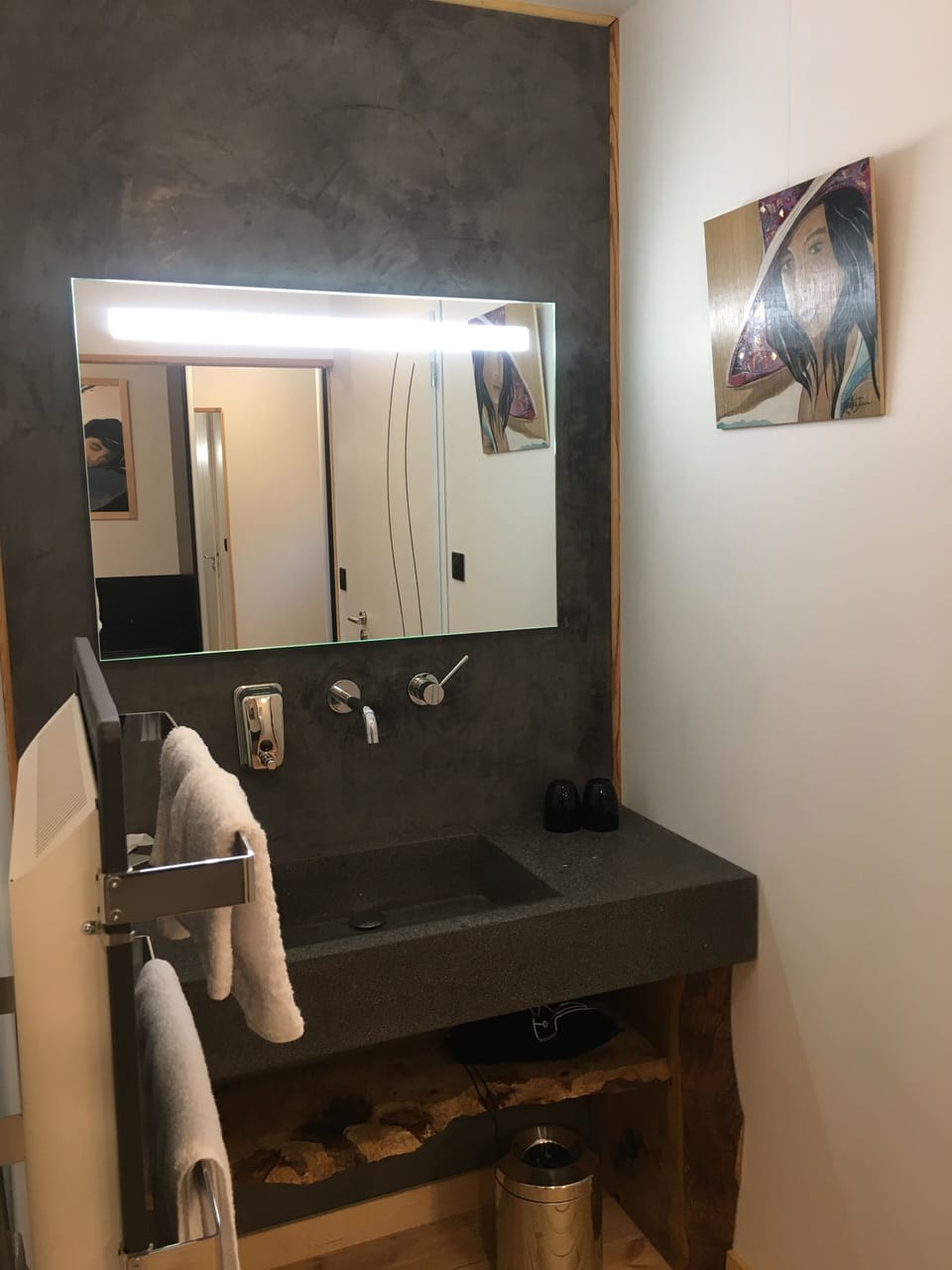 Bathtub, jetted tub, eco-friendly toiletries, hair dryer