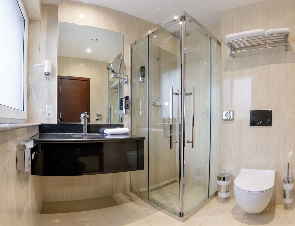 Rainfall showerhead, hair dryer, towels, soap