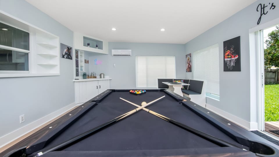 Convertible Ping pong, Dining and Billard