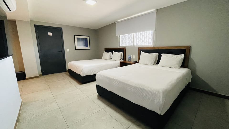 Quadruple Room | In-room safe, desk, WiFi (free), bed sheets
