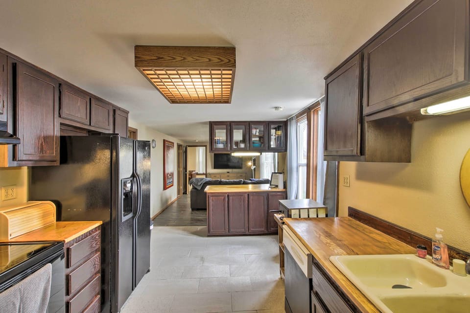 Fully Equipped Kitchen | Trash Bags & Paper Towels Provided