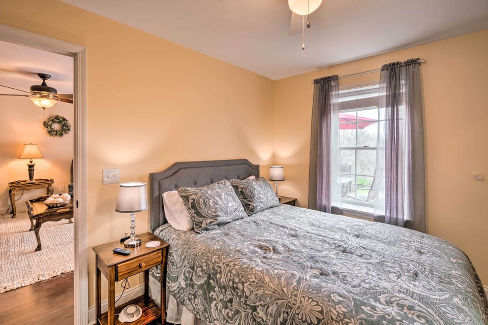 Bedroom 1 | Queen Bed