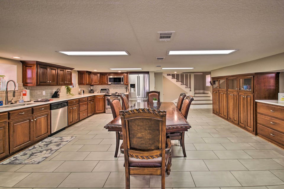 Kitchen | Fully Equipped w/ Cooking Basics