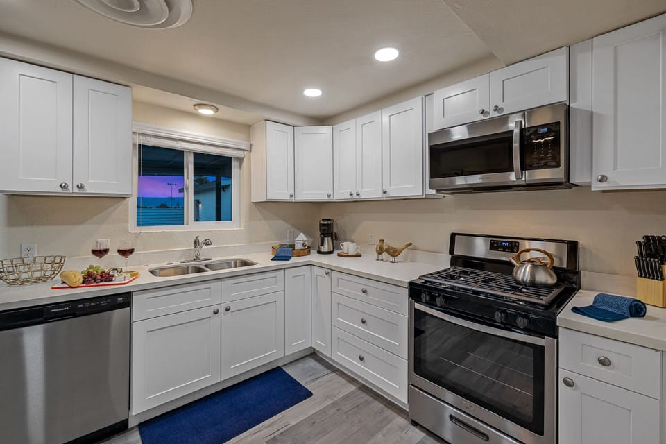 Full kitchen