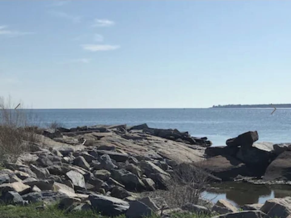 Walking distance to the boat launch where you can fish off the rocks.