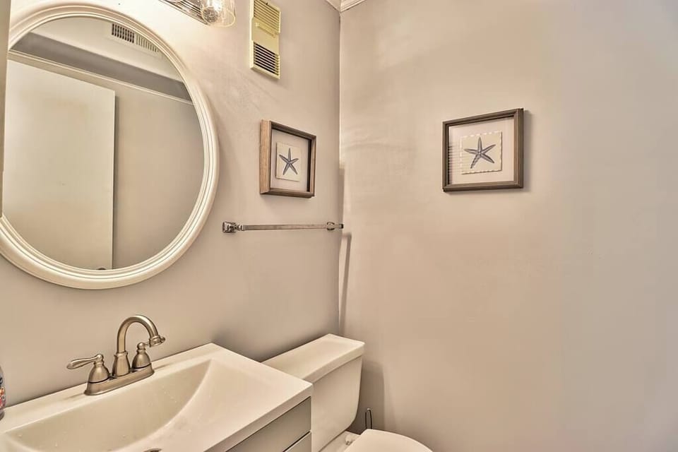 this half bath is attached to the bedroom 1