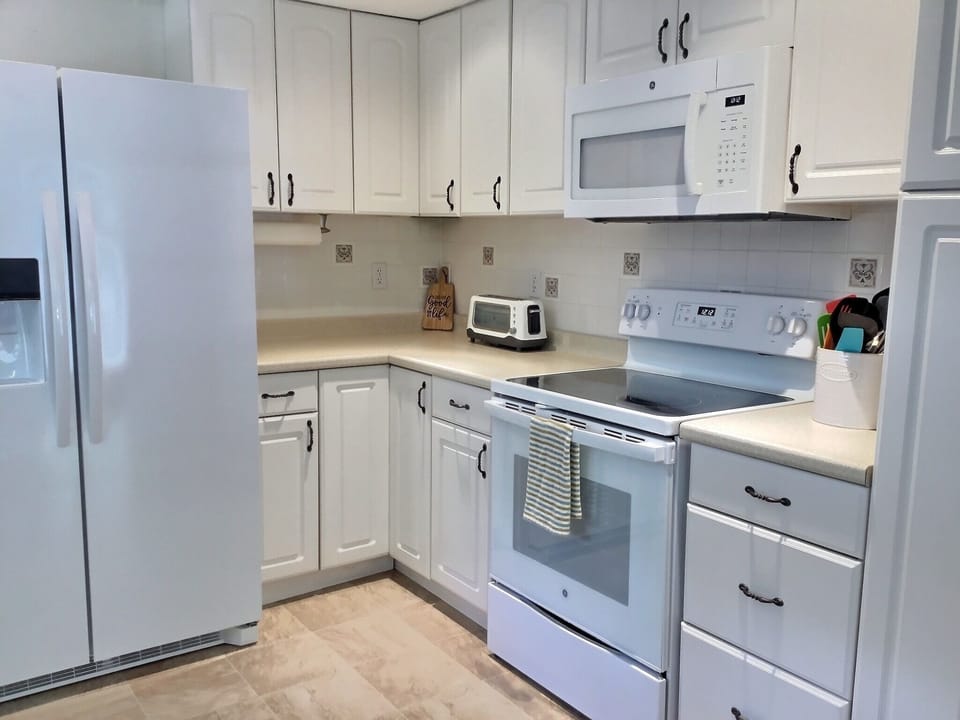 Fully stocked kitchen. 