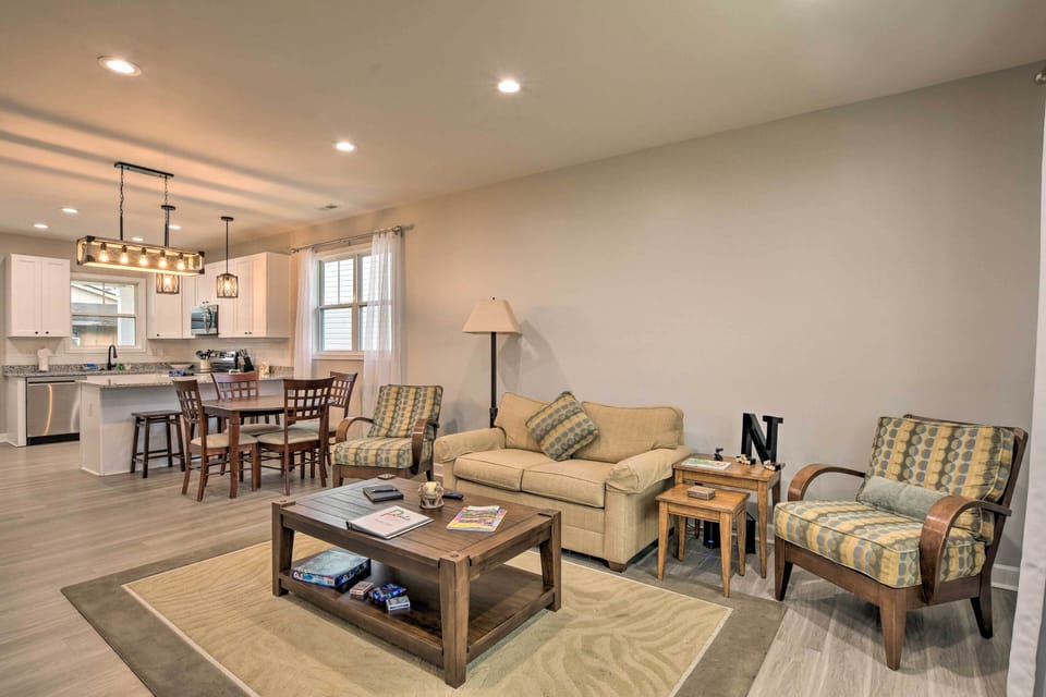 Living Room | Central A/C & Heating | Keyless Entry