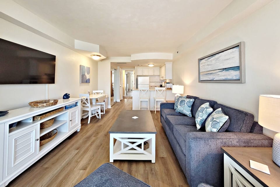 Affordable, direct-oceanfront beach vacation with pool access!