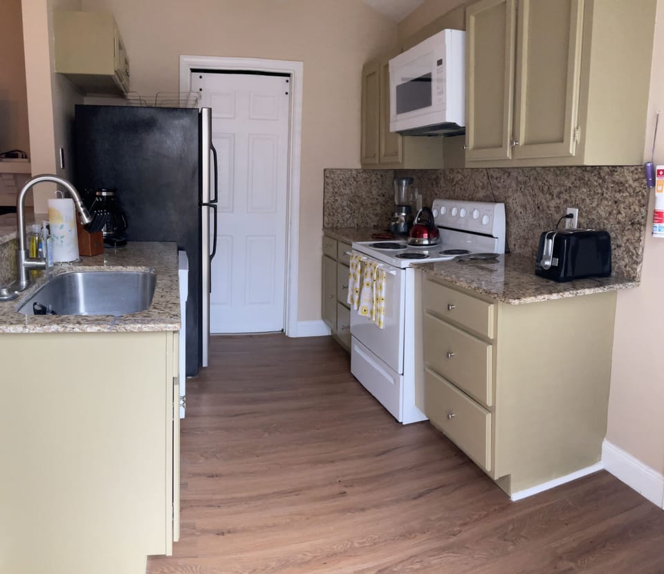 Complete kitchen with everything you need