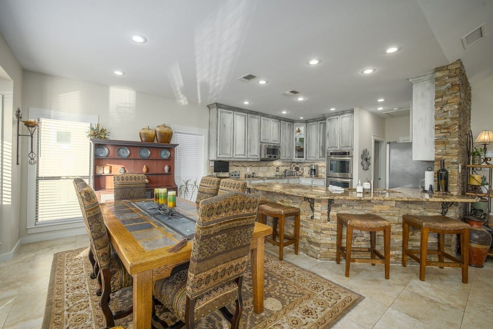Open kitchen + dining