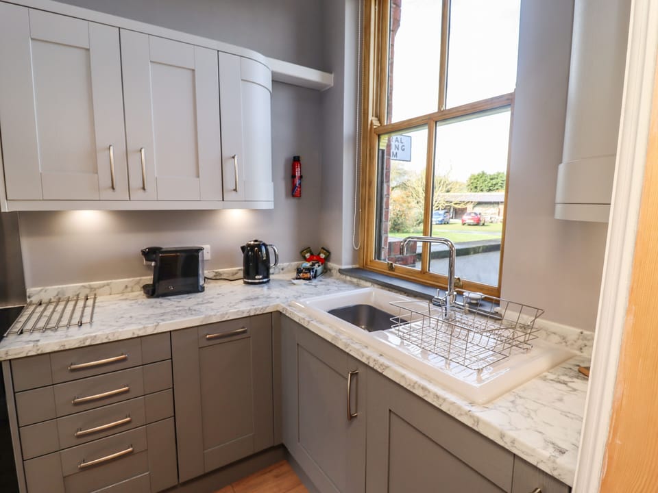 Cottage | Private kitchen | Fridge, microwave, dishwasher, electric kettle
