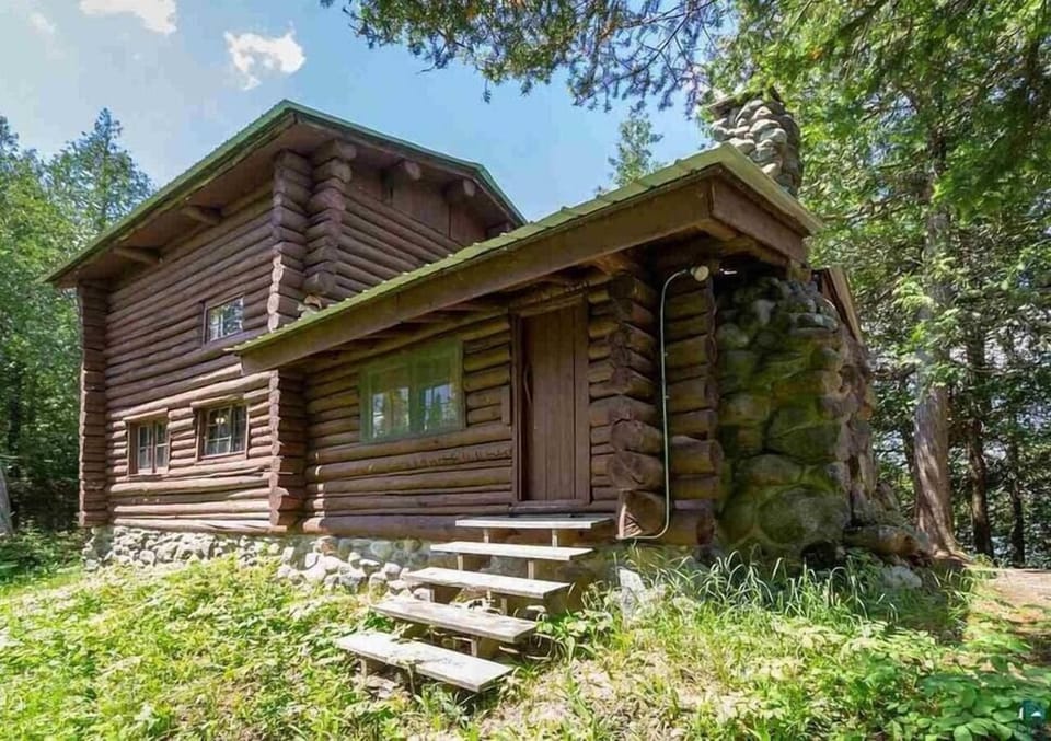 Bunkhouse Cabin Exterior