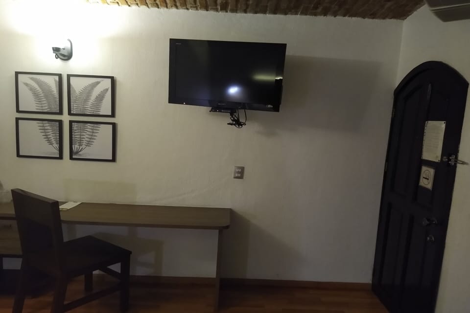 Standard Room | Television