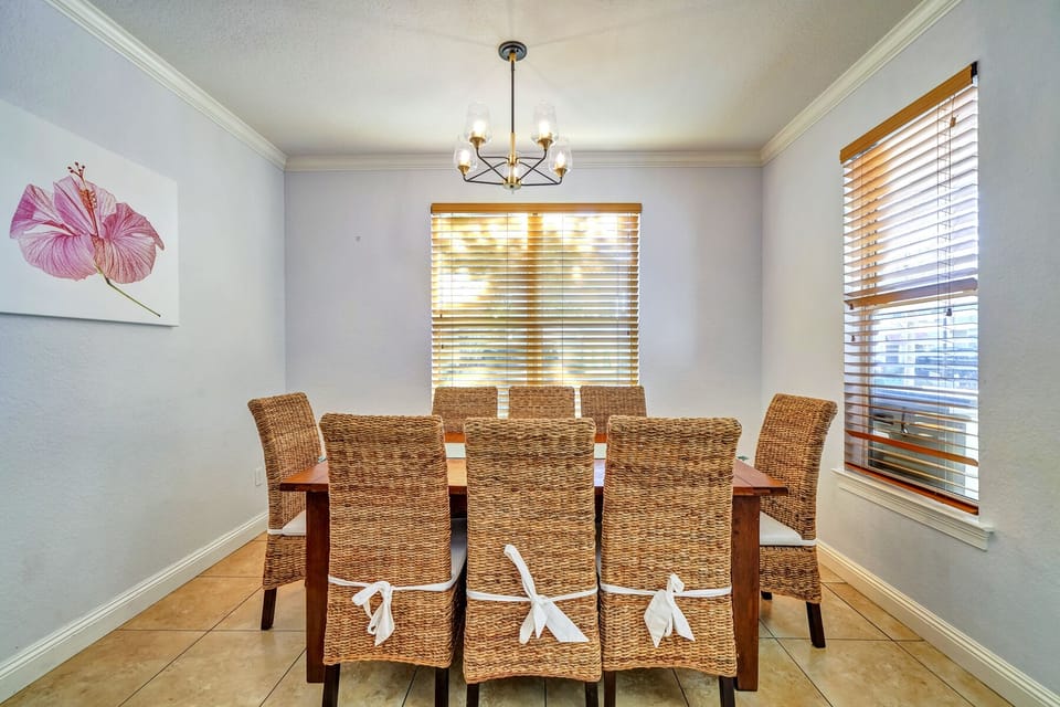 Cute sunny dinning room
