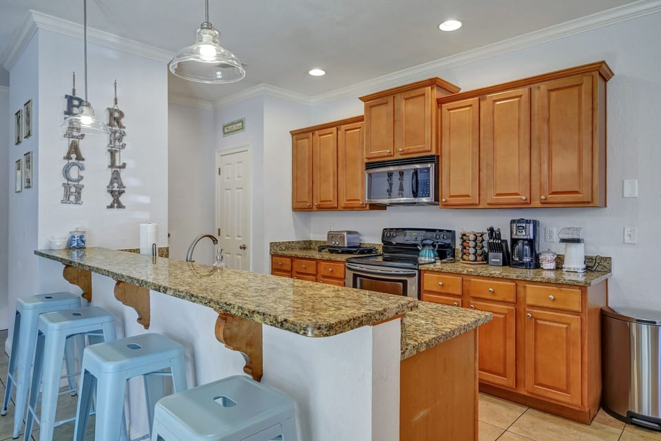 Kitchen! Fully stocked