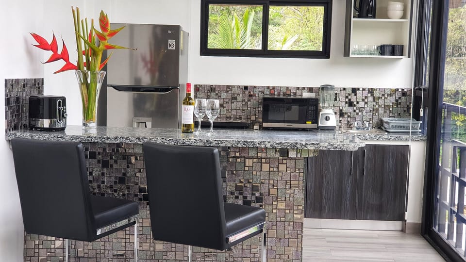 Suite (Bella Vista) | Private kitchenette