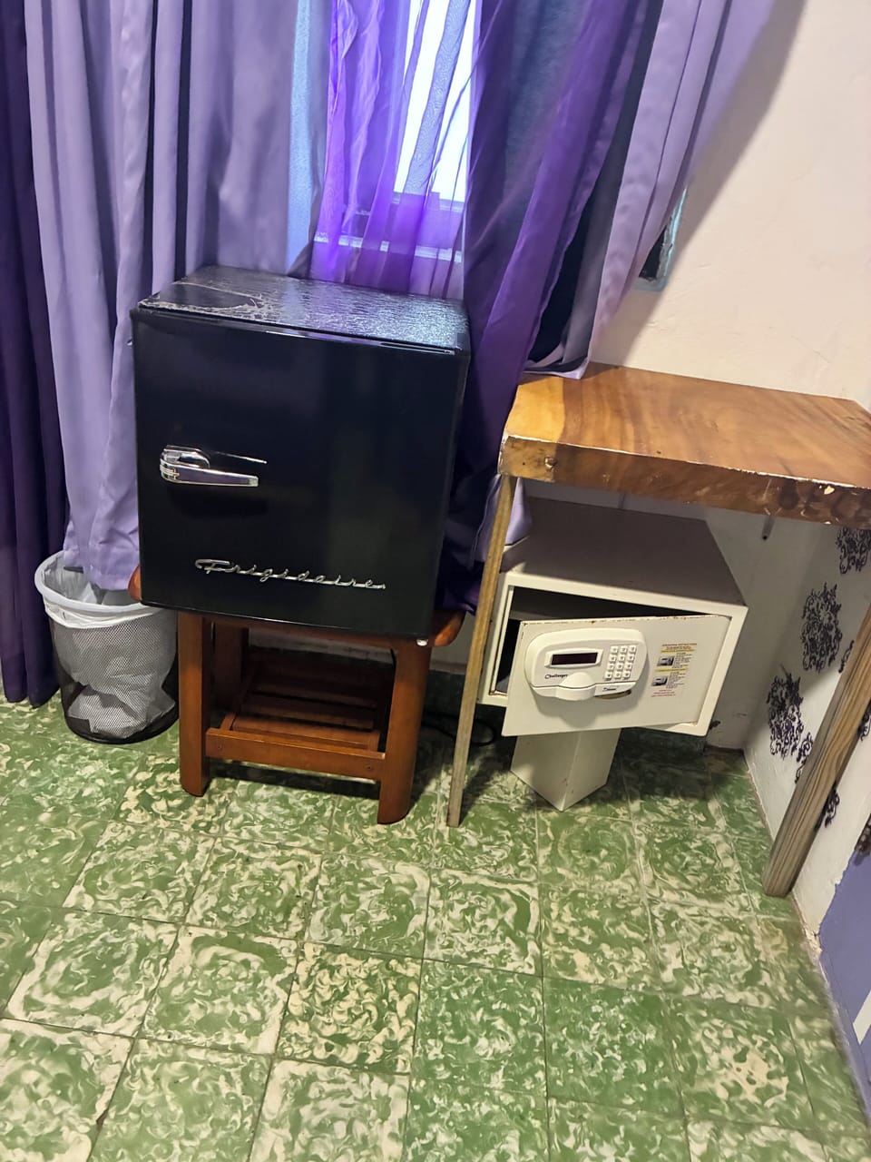 Economy Room | Premium bedding, in-room safe, iron/ironing board (on request)
