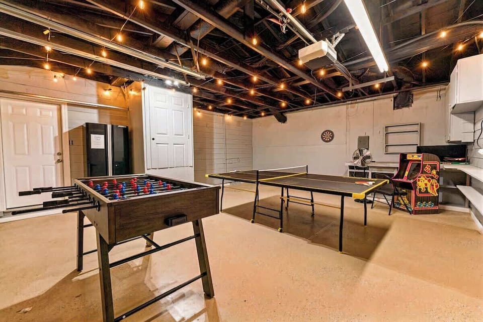 Game Room – Ping Pong, Foosball, Darts + Vintage Arcades