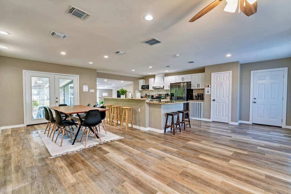 The open floor plan!