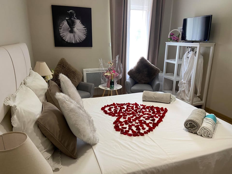 Deluxe Double Room, Courtyard View | Free WiFi