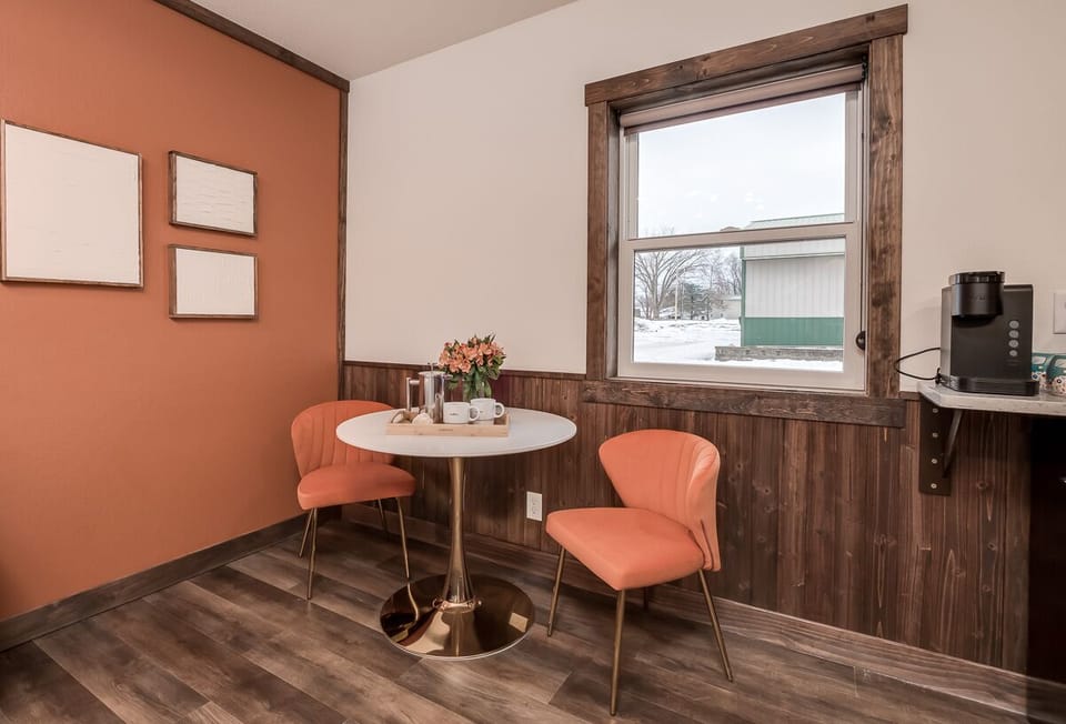 "Lovely room, spotless, gorgeously decorated – I felt so peaceful while there." Review – Michelle B