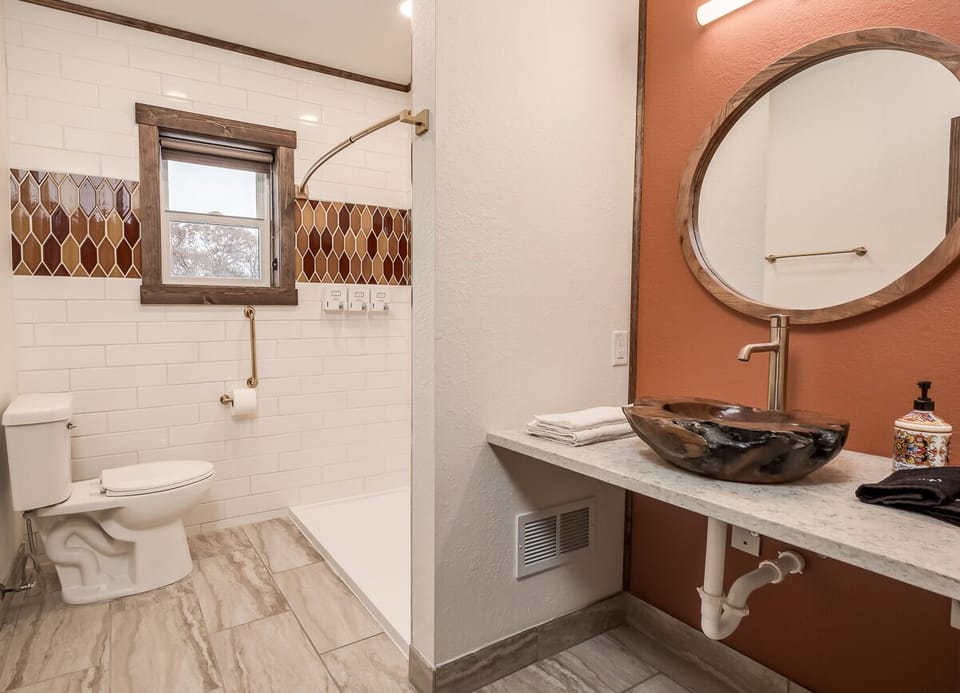 "Perfect location – close to downtown, the river, and great restaurants." Review – Steve K