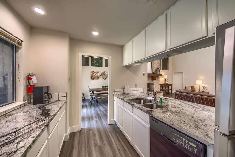 Gorgeous kitchen stocked with all basic needs! 
