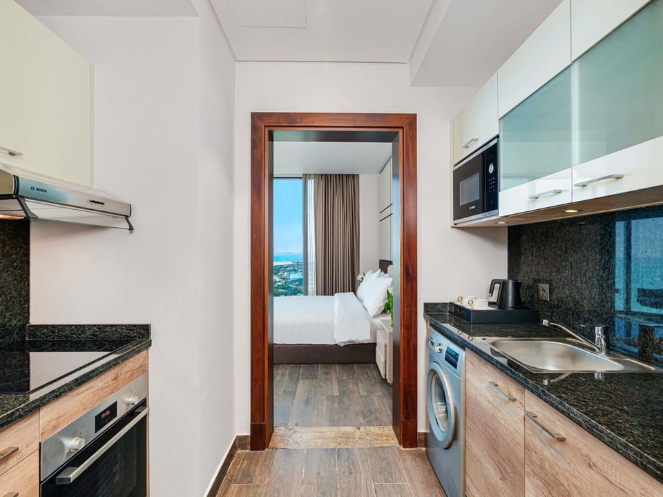 Family Suite | Free minibar, in-room safe, blackout drapes, soundproofing