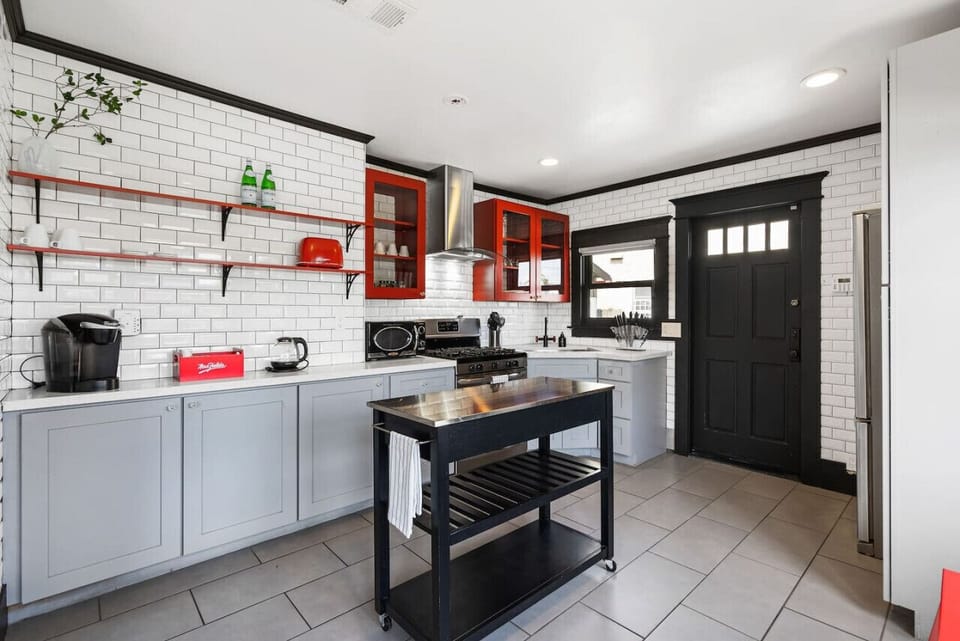 A beautiful, fully-equipped kitchen