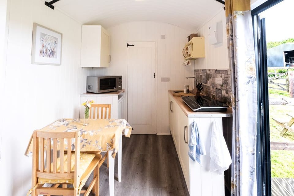 Kitchenette diner